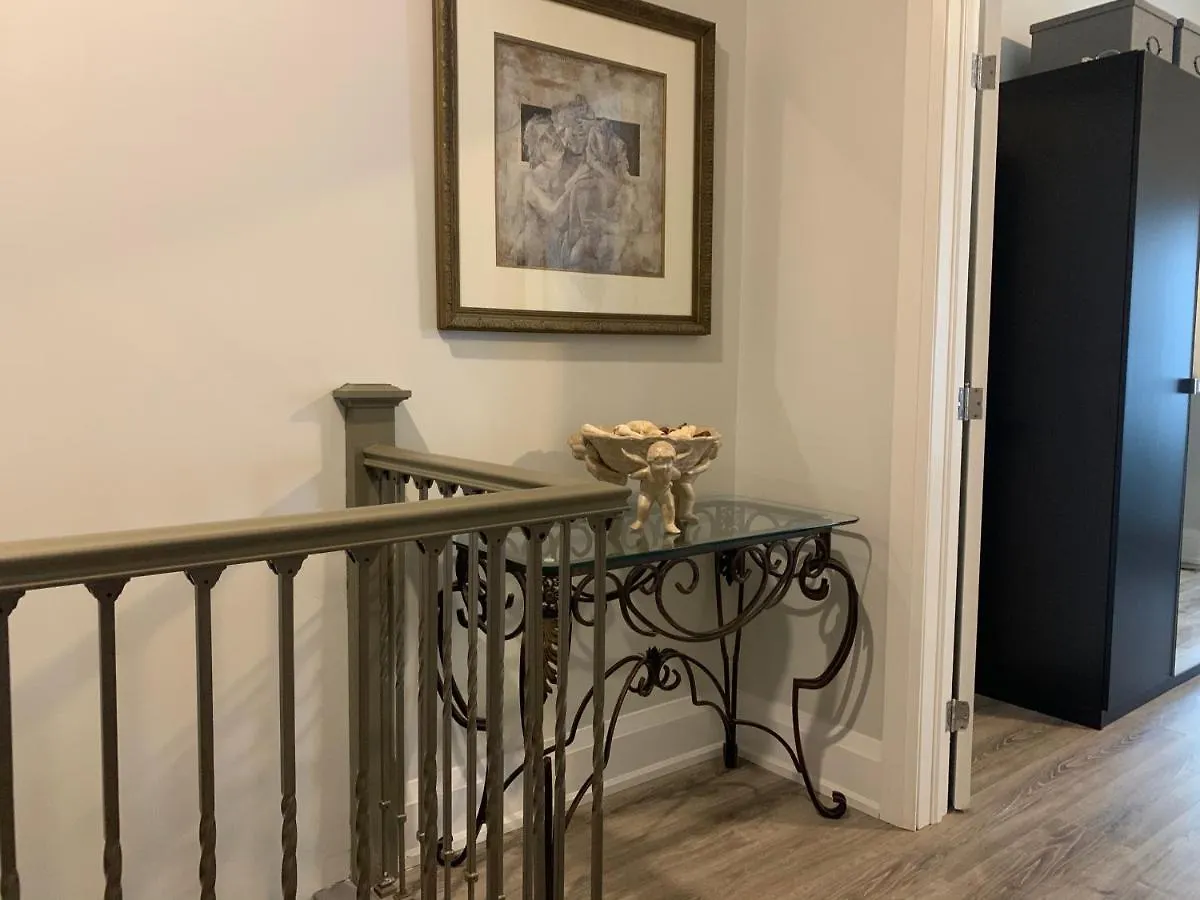 Kensington Suites Toronto Apartment